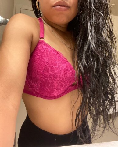 Reno Female Escort — In/Outcall, Clean Safe Location & Party Favors - 1