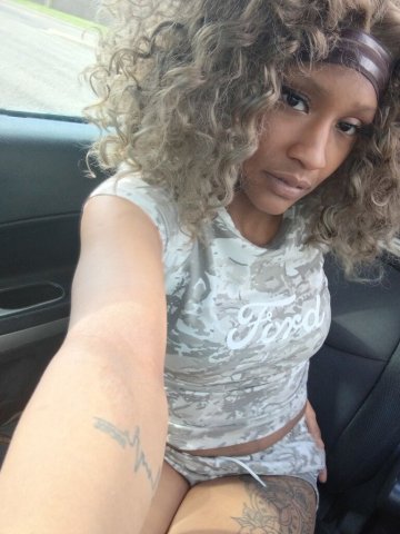 Ann Arbor MI Petite Female Escort — 5 ft - 1