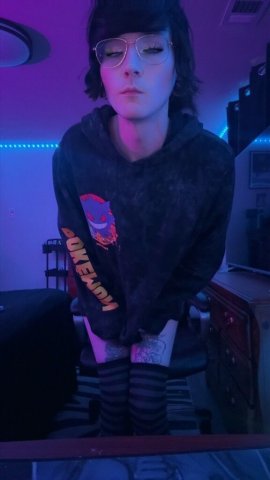 Spun tattooed fem goth tgirl looking to serve you while you serve me, outcall/carplay only!(❄🪨) - 1