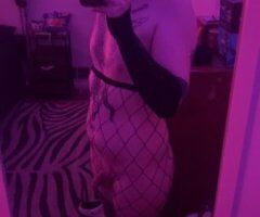 Spun tattooed fem goth tgirl looking to serve you while you serve me, outcall/carplay only!(❄🪨) - Image 3