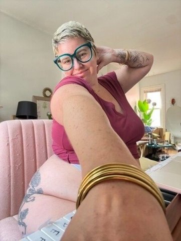 🌸Nurturing & Caring Older Woman✨Warm, Friendly & Attentive Personality⏳Longer Appointments Available💳Deposit Required for All Appointment🗓Flexible Scheduling—By Appointment Only - 1