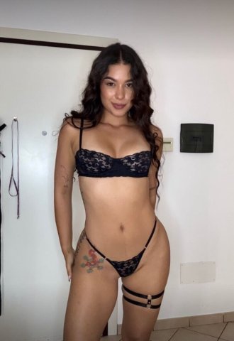 Colorado Springs Latina-Italian petite fit escort — discreet roleplay & foot focus - 1