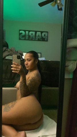 Evansville IN Escort — Fun Dates, Curly Hair & Laughs - 1
