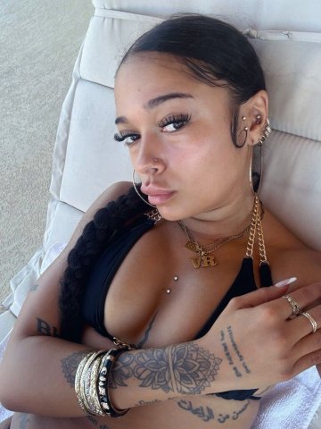 25-Year-Old Black Woman Escorts — Incall/Outcall, Car Fun - 1