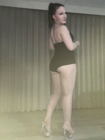 Seattle Young & Upscale Escort — CD Rates & Outcall Options - 1