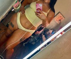 Brittany — 5’5 curvy escort with jet-black hair & blue eyes (Columbus) - Image 2