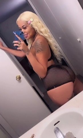 Long Beach Female Escort — new in town (out call & in call) - 1