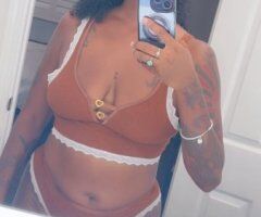 Long Beach, CA Mixed Bombshell Slim-Thick Mami — Face-First Play - Image 6
