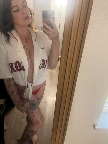 Portland, Oregon Busty Brunette Escort — Sweet Curves Service - 1