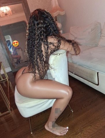 Discreet, affectionate female escort in the Bronx (private, real-photo setup) - 1