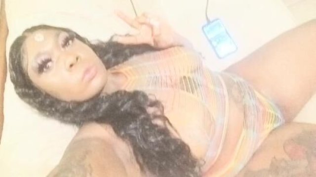 SlIM ThICK Adult Female Companion — Dedicated Escort Text Fetish - 1