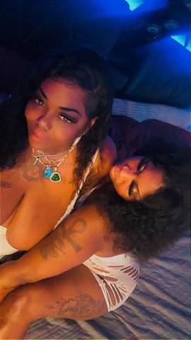 Santa Ana Hosting — Double Girl Freak Session + BJ Blow & Go - 1
