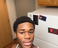 I'm a young fit guy with big🍆 I only see straight females(I'm straight) - Image 2