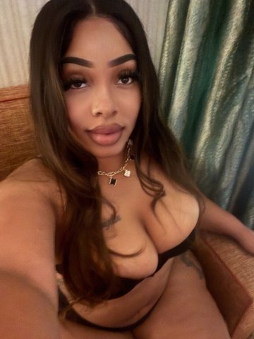 Seattle Outcalls & Car Dates — Discreet Female Escort - 1