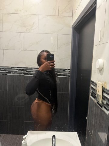 UPSCALE PETITE TREAT👸🏽💦 - 21 - 1