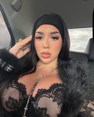 Sexy young Latina baddie - 28 - 1