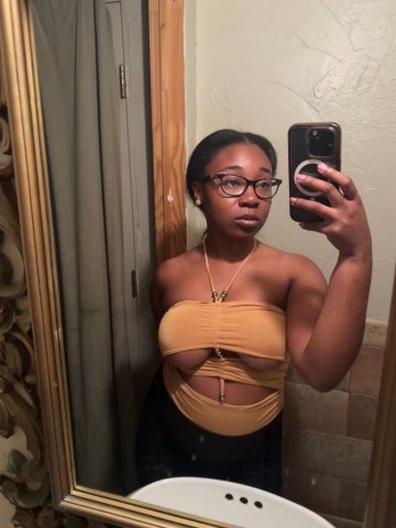 Young ebony treat visting west Texas! 💋 - 24 - 1