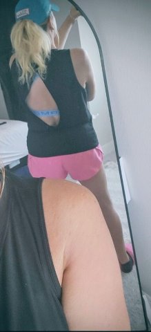 Visiting from 🇨🇦 looking for scandalous fun 🥰 - 34 - 1