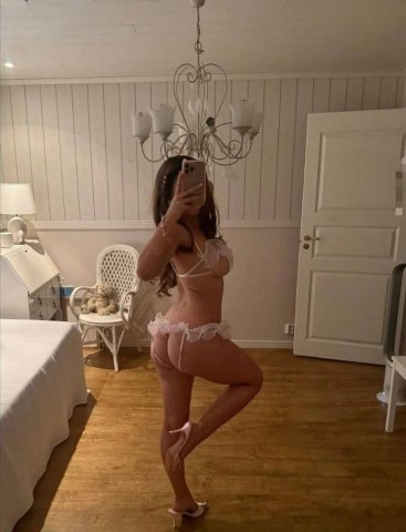 One Day Real Italian Brazilian Beauty Nice Slim Tight Petite Brunette - 24 - 1
