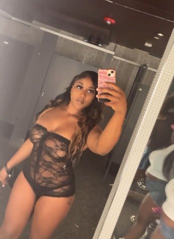 FineMu 23| 5'4| Petite |Pretty Feet| Natural fat ass - 23 - 1