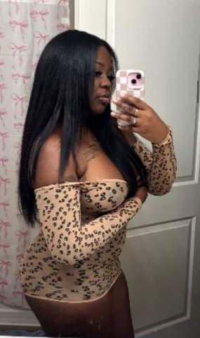 Come have some fun with a sexy, thick chocolate. 🤎😉 - 23 - 1