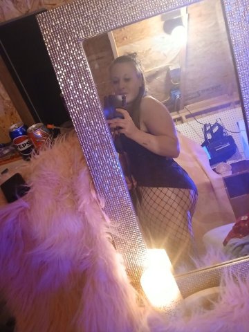 Sexy white girl with booty and thighs that dont quit!!! - 35 - 1