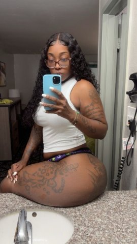 kee kee Available Now Visiting 💕 its my bday 😘😘💕 - 28 - 1