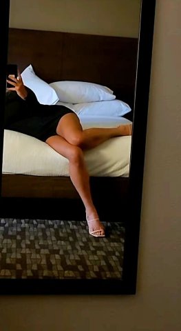 Visiting from 🇨🇦 f9r 2 day ls looking for scandalous fun 🥰 - 34 - 1