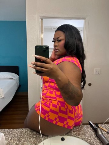 Sexy chocolate barbie 💋 I squirt 💦 I cream 🍦 Available 24/7 👅 - 23 - 1