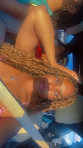Hottie w/ a BODY 🦋💕🦋💕 - 27 - 1