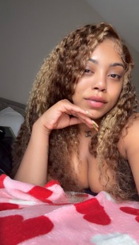 Your favorite Distraction 🫶🏾😜 i verify ✅ onlyfans.com/myastherapy - 27 - 1