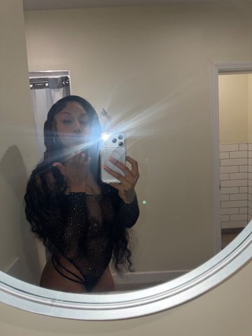 Hello Babes new here ! discreet fun 😘📍no low ballers ! no quick visit - 21 - 1