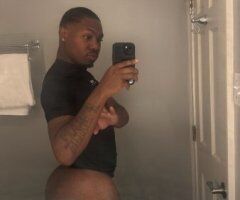 IN TOWN FOR A NIGHT OR TWO 💦😘🍑 - Image 2