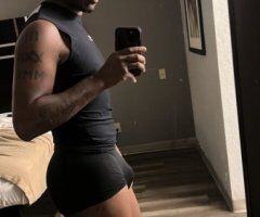 IN TOWN FOR A NIGHT OR TWO 💦😘🍑 - Image 3