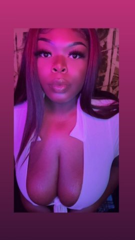 Feeling a little spontaneous and craving a getaway 👀(READ BIO)|💋➡ instagram:OhsooPrettii_•| - 25 - 1