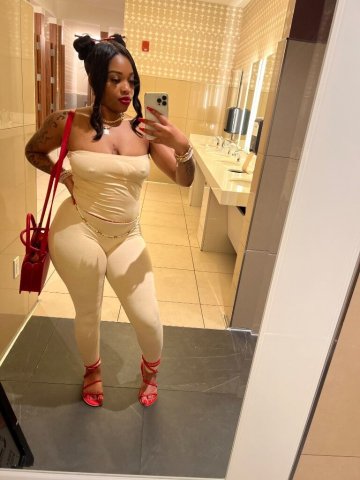 New in town 🥰 (Outcalls ONLY) 🚗 - 24 - 1