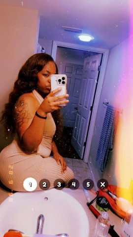 im pretty , lightskin , thick & fun to be around - 22 - 1