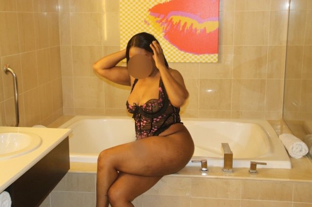 come see me and fulfill your fantasies with the queen👸🏽💗 / $100 qv's 🤭💋 car dates available ✨ Im kink friendly ✨I don't do incalls only car dates and outcalls - 20 - 1