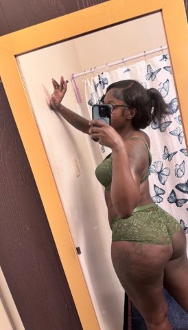 fun girl so hit me up, i prefer white guys but as long as theres no drama i dont mind the company - 23 - 1