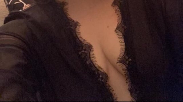 TIGHT PETITE LATINA - 28 - 1