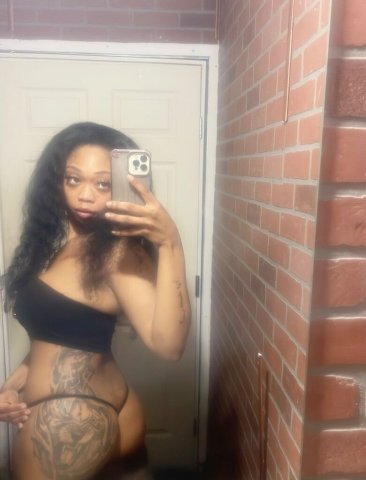4ooHR Elite upscale licensed masseuse with amazing backshots, deepthroat and d*ck riding skills🍆💦 visiting from Houston Texas 🍑 - 24 - 1