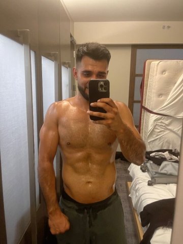 im available 24/7 text me to meet up outcalls only NEW IN TOWN 6ft & FIT - 1
