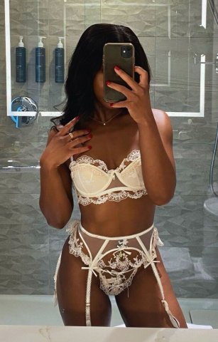 Ria • Upscale • No Deposit • Available Now • Specials - 30 - 1