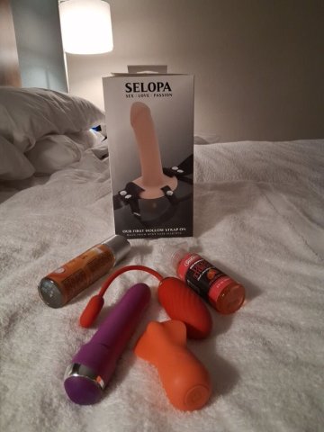 Seeking a discrete video show or (incalll or outcall) specialist with a Legendary Lady cum get the warm sensation of the nut you want and need. - 42 - 1