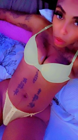 https://onlyfans.com/onlysmoochiie 200⬆!!️❤ 📸 Come be her favorite distraction 💌✨ - 24 - 1