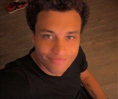 Chicago escorts - sexy king looking for a good time