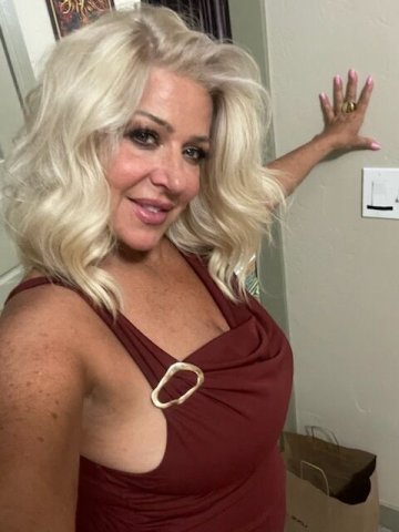 HOT COUGAR LOOKING TO GET WILD---------OPEN MINDED MILF - 56 - 1
