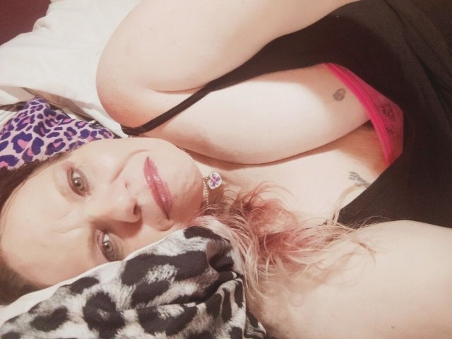 i can make you climb the wall and your toes curl while i lick and suck your balls. At home playing with my vibrator waiting for your text. Think you can make me cum - 40 - 1