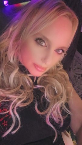 I Need to Rent a Spot Now Help Milf GFE Casino Karaoke Swingers / Sex Club... - 48 - 1