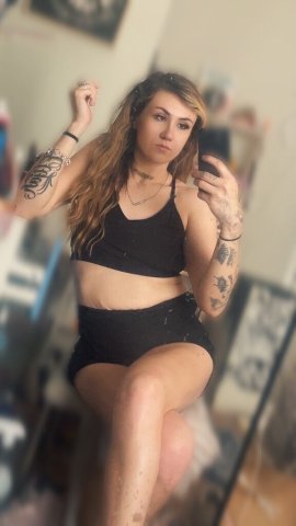 young bubbly white girl - 25 - 1